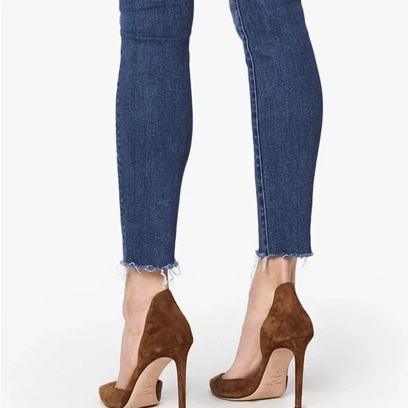 MOTHER High-waisted Looker Ankle Fray jeans in Big Sky (faded blue) - Picture 2 of 13